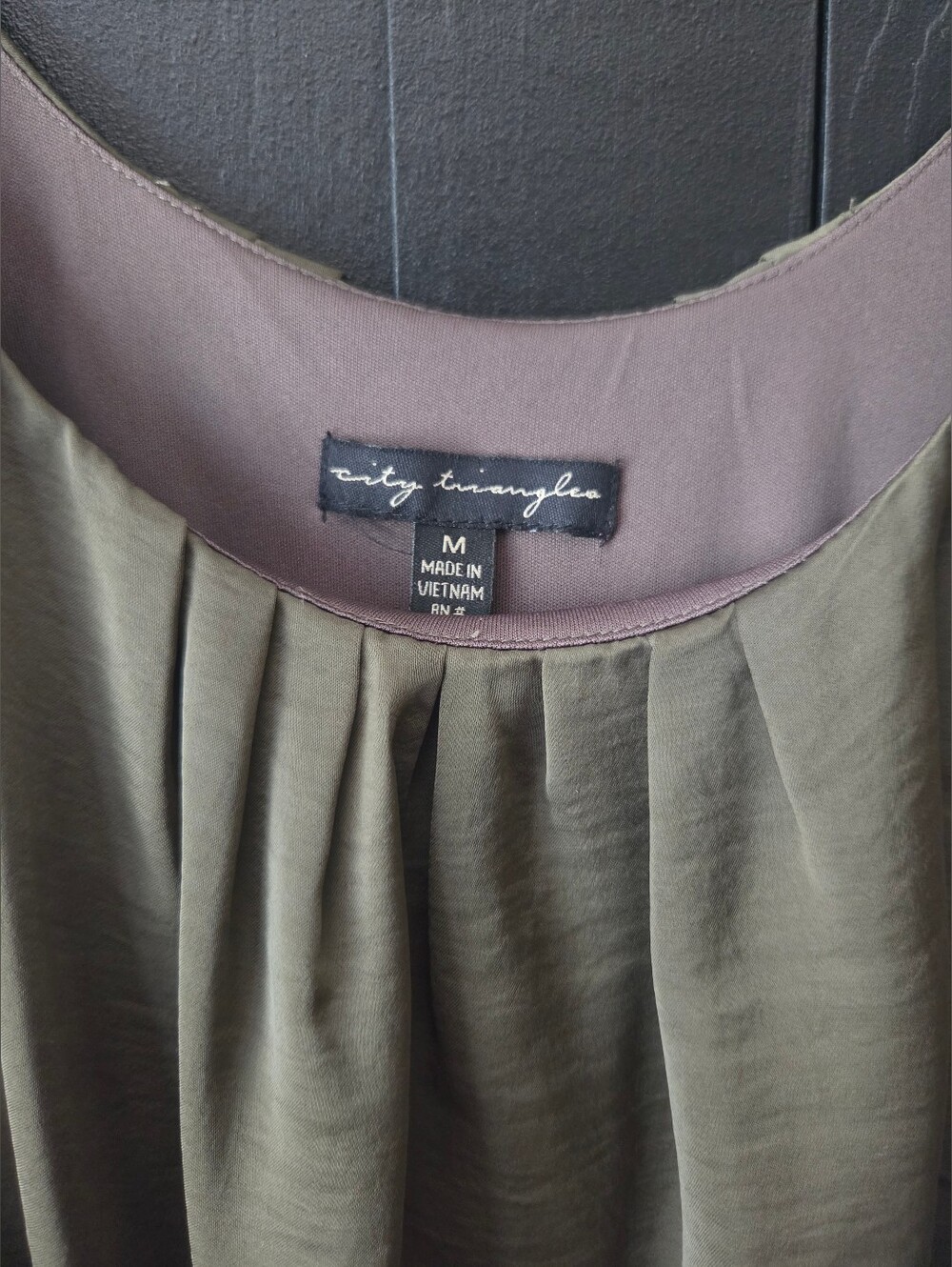 Women's City Triangles Olive Green Pleated Scoop Dress ~ Size Medium - Picture 4 of 9